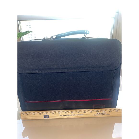 Sale!! Y2k Targus Laptop / Messenger Bag
16”x 12” x 4 aprox sale!! - Picture 16 of 17